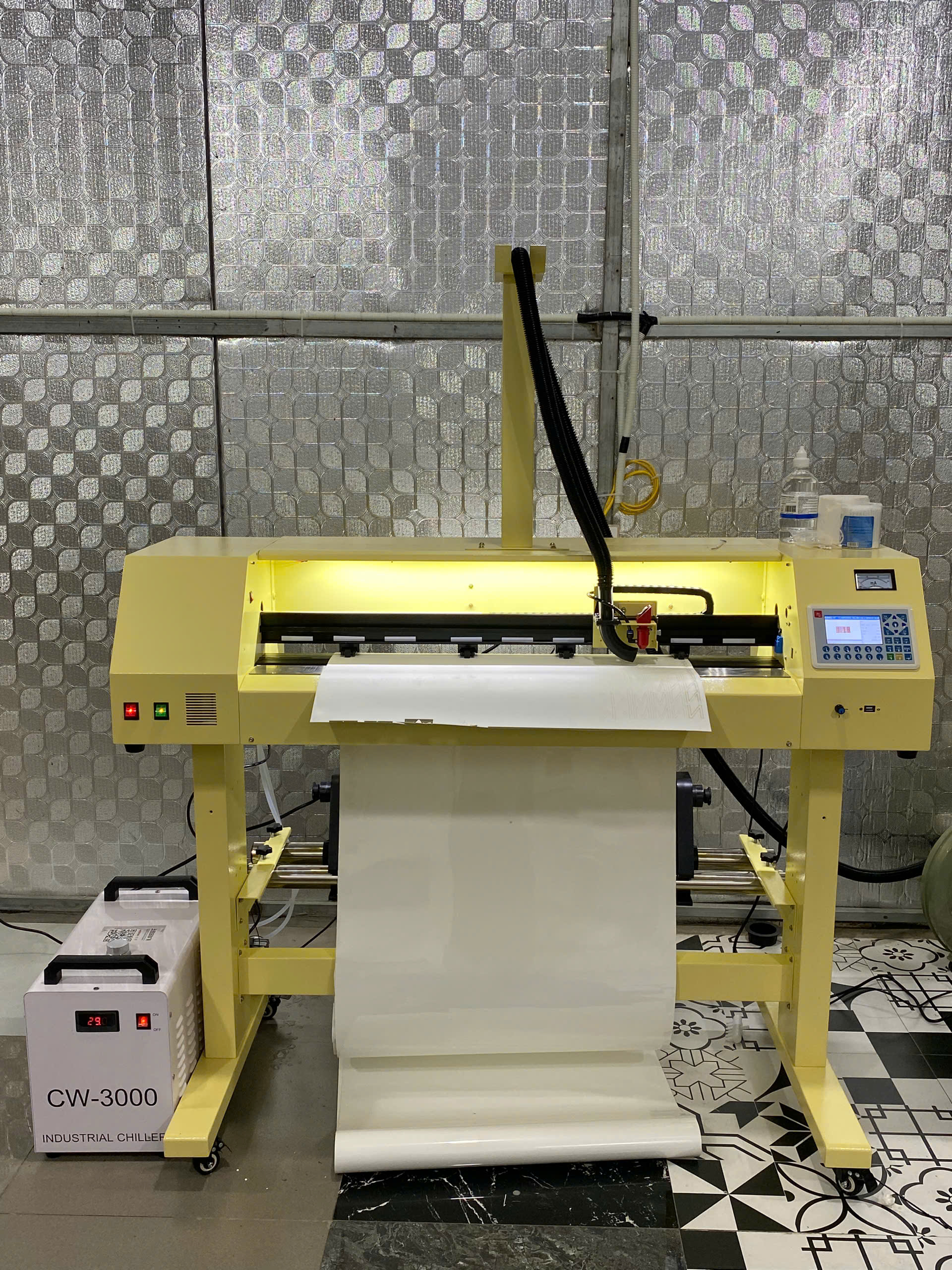 Máy cắt decal laser